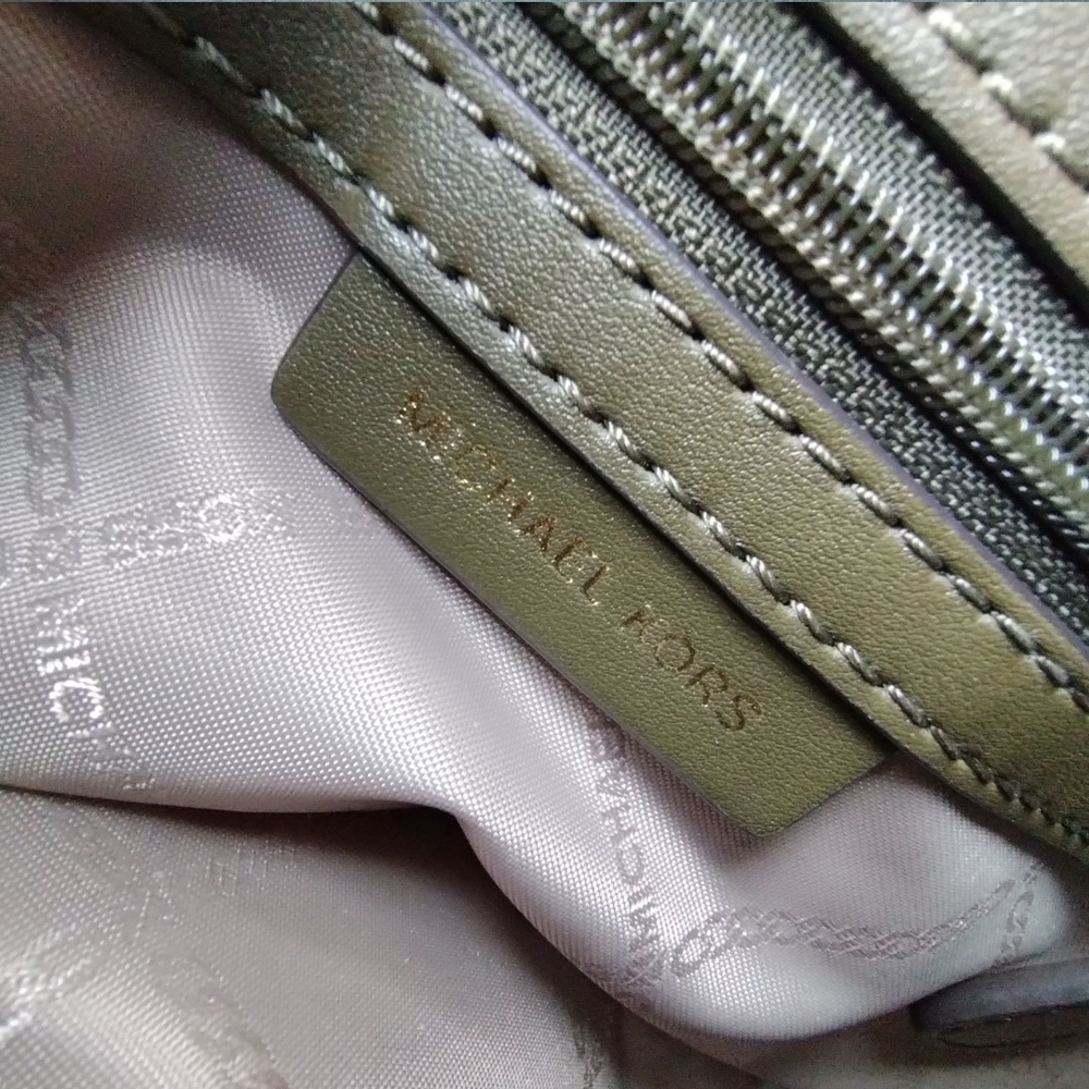 MICHAEL KORS Pearl Vegan Leather Magnetic Flap Two Way Shoulder Crossbody Bag - Picture 15 of 16